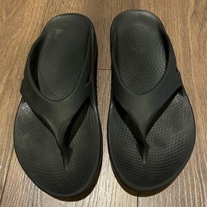 Oofos OOah recovery sandal Black Women’s 8 / 39 -light wear, so comfortable!